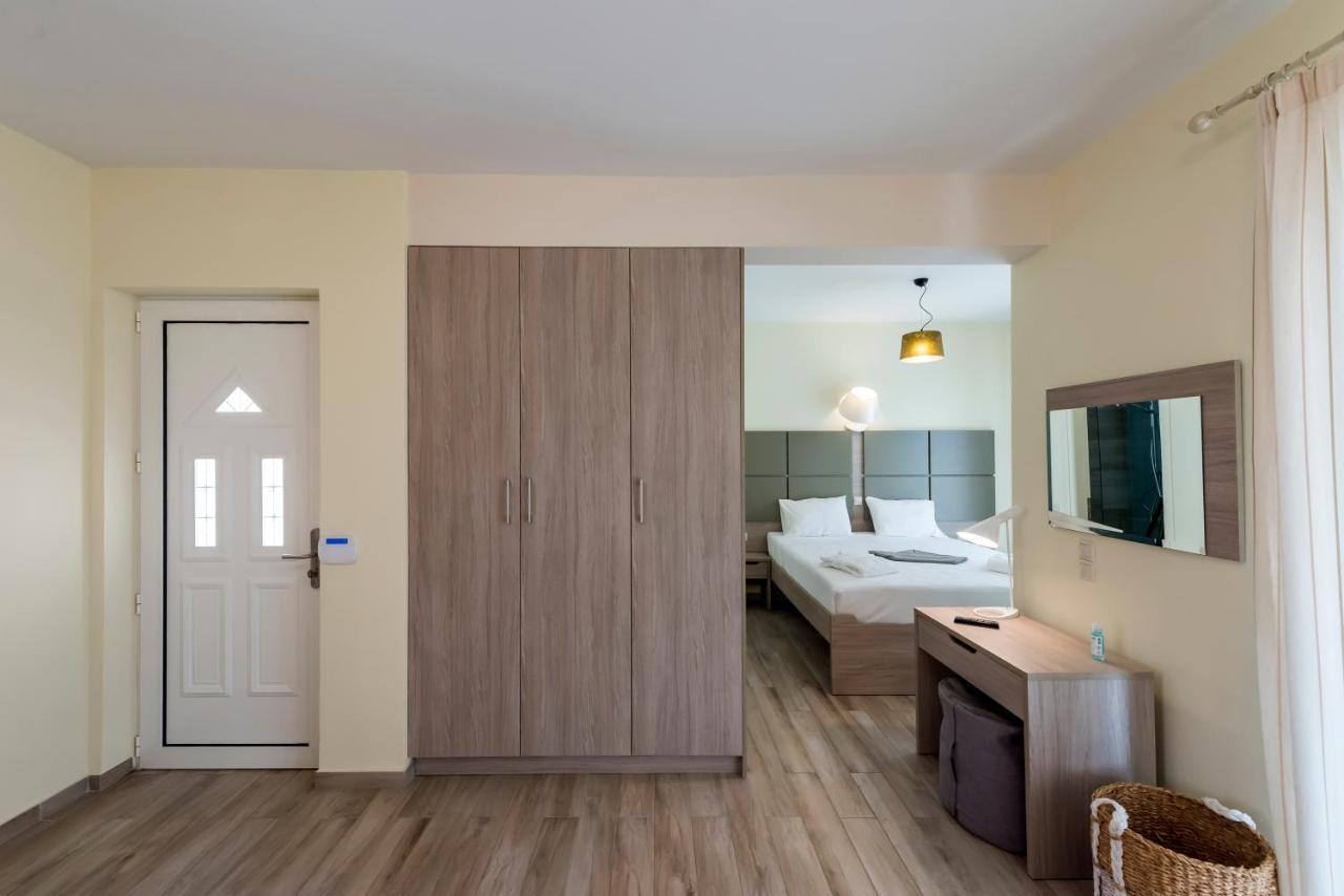 Venus Villa With Private Pool, 2Min To The Beach Finikounda Exterior foto